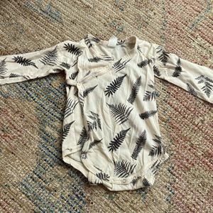 Kate Quinn Leaf Baby Onesie Long sleeve 18-24 months